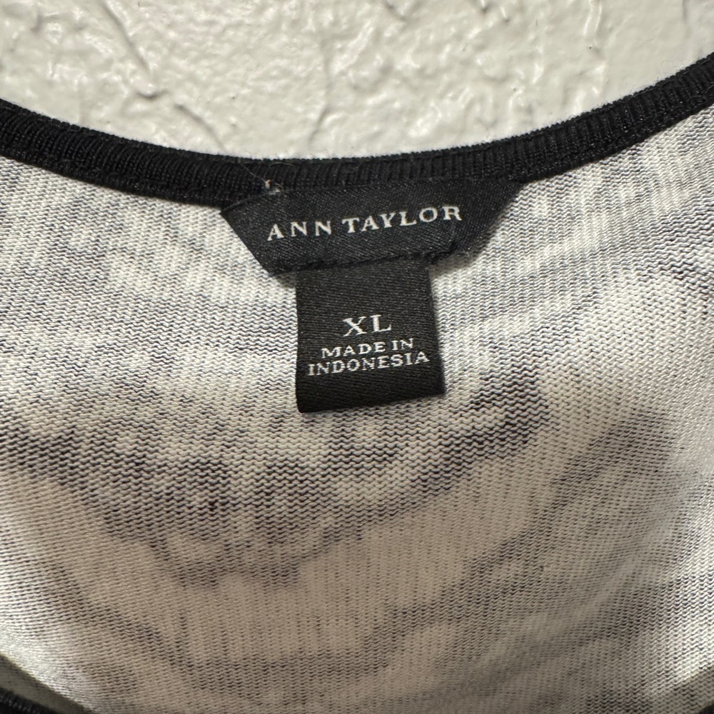 Ann Taylor Black and White Knit Top - Picture 3 of 10